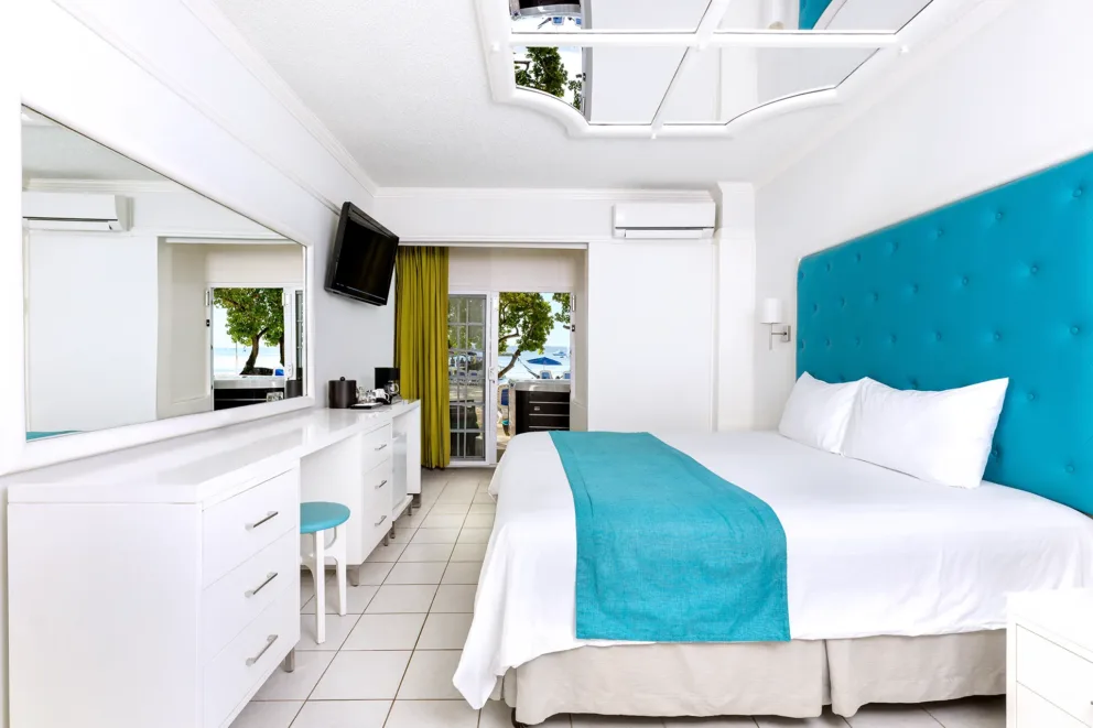 Hedonism II Resort - Ocean View Clothing Optional Classic Hot Tub Room